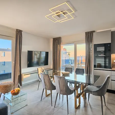 Apartment Liberty Living Split